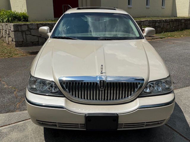 2003 Lincoln Town Car Image 60