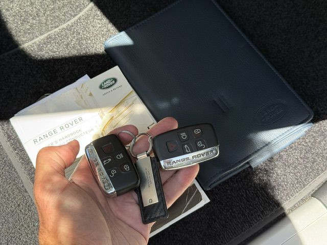 2016 Land Rover Range Rover Image 14
