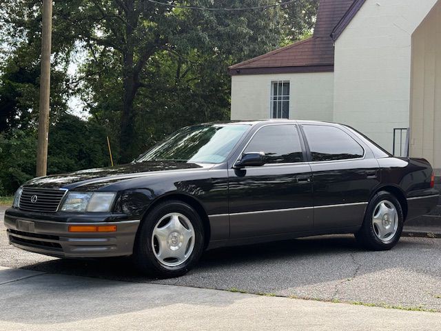 1995 Lexus LS Image 2