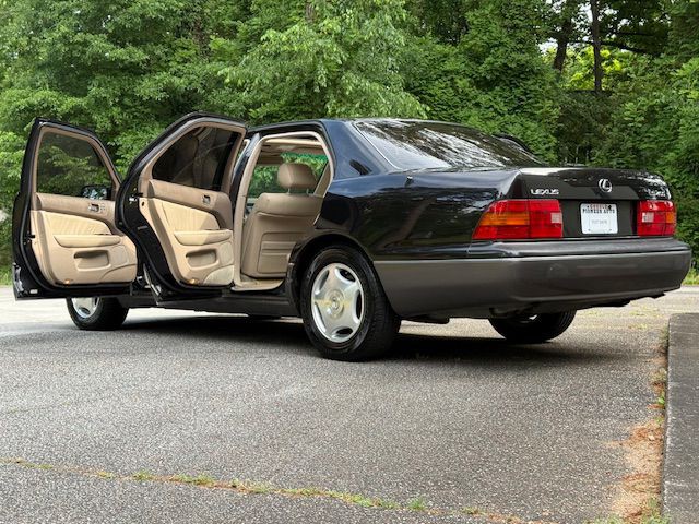 1995 Lexus LS Image 5