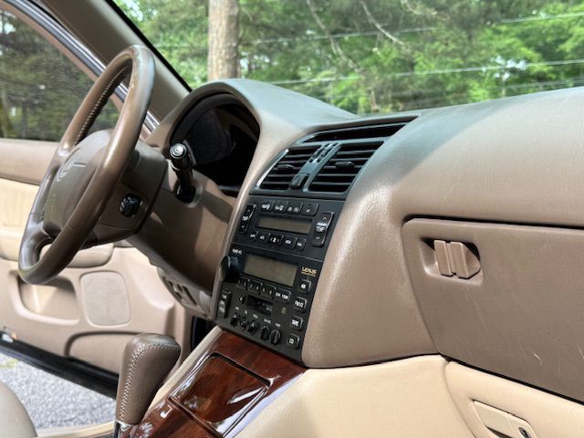 1995 Lexus LS Image 11