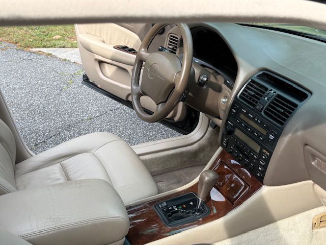 1995 Lexus LS Image 12