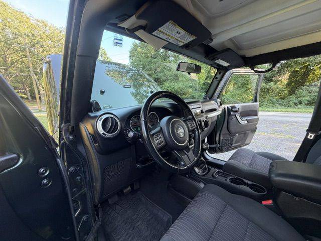 2011 Jeep Wrangler Unlimited Image 13