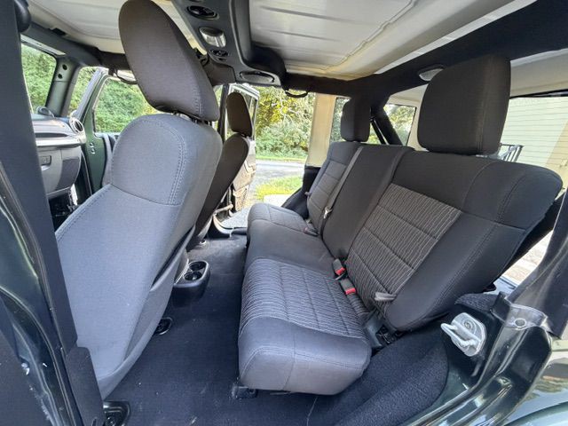 2011 Jeep Wrangler Unlimited Image 16