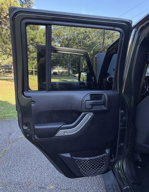 2011 Jeep Wrangler Unlimited Image 17