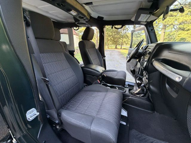 2011 Jeep Wrangler Unlimited Image 19
