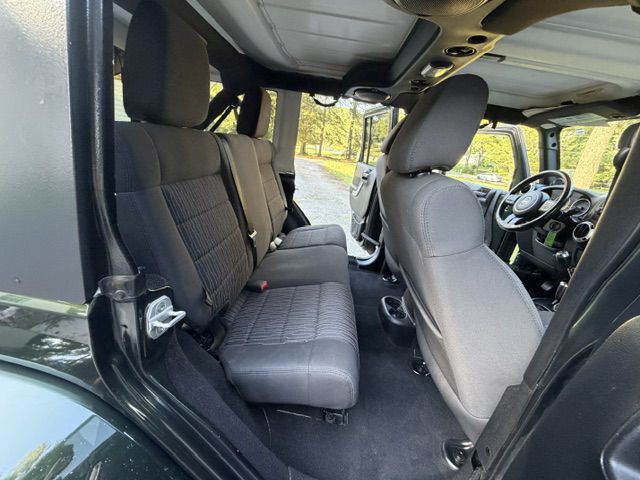 2011 Jeep Wrangler Unlimited Image 21