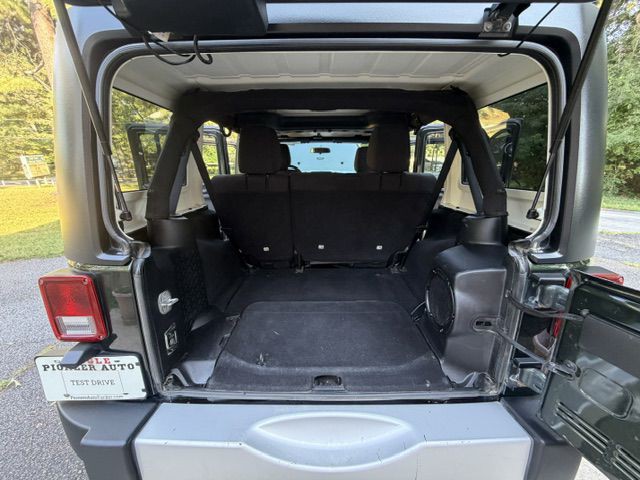 2011 Jeep Wrangler Unlimited Image 24