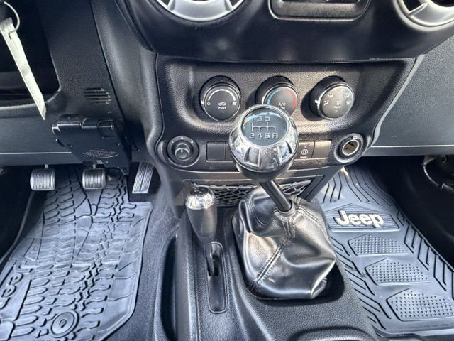 2011 Jeep Wrangler Unlimited Image 28