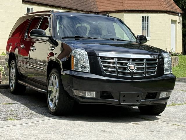 2013 Cadillac Escalade Image 2