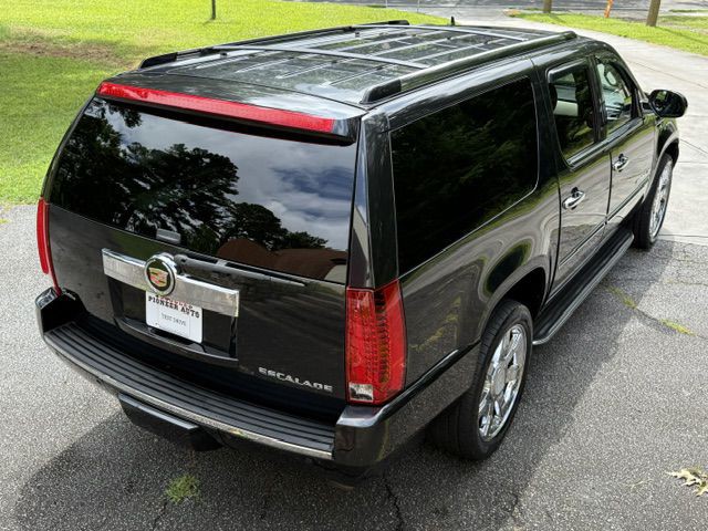 2013 Cadillac Escalade Image 4