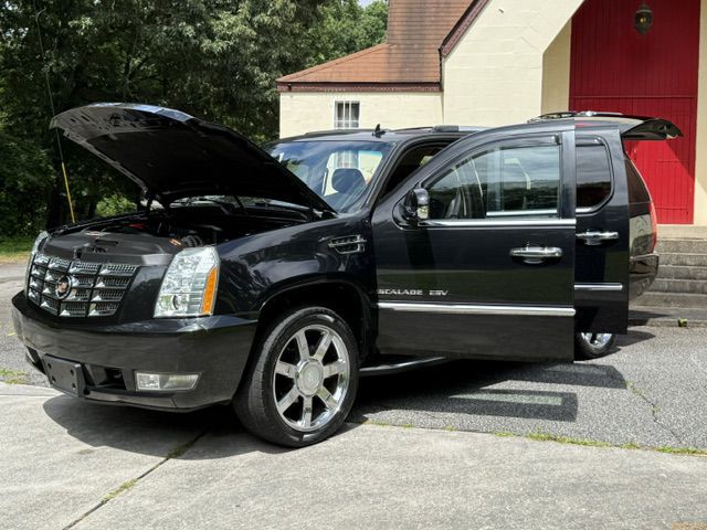 2013 Cadillac Escalade Image 6