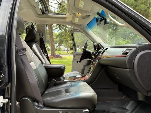 2013 Cadillac Escalade Image 9