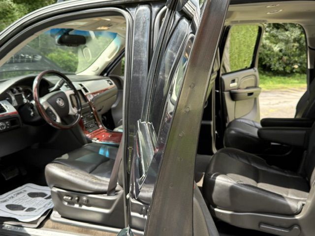 2013 Cadillac Escalade Image 10