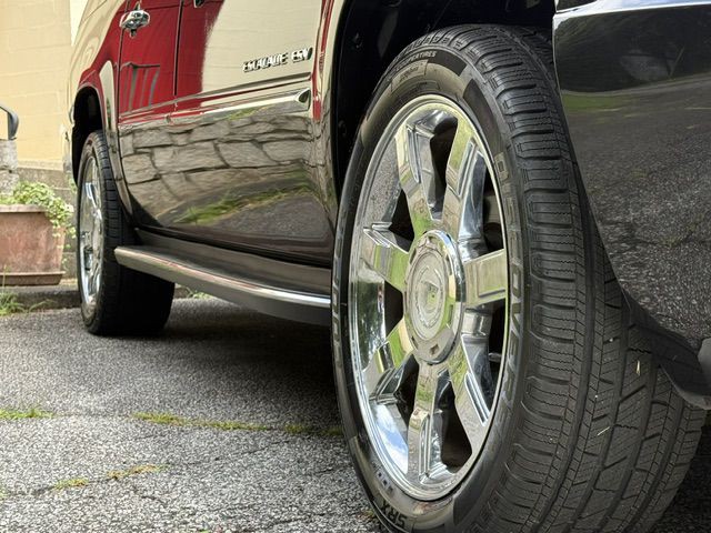 2013 Cadillac Escalade Image 12