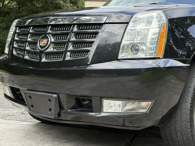 2013 Cadillac Escalade Image 14