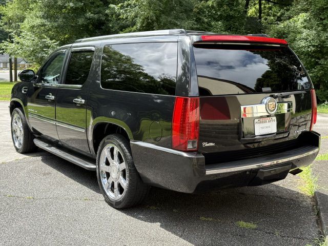 2013 Cadillac Escalade Image 17