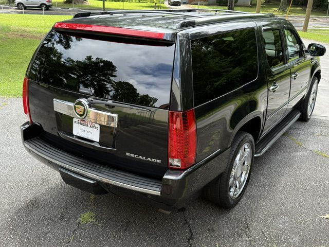 2013 Cadillac Escalade Image 30