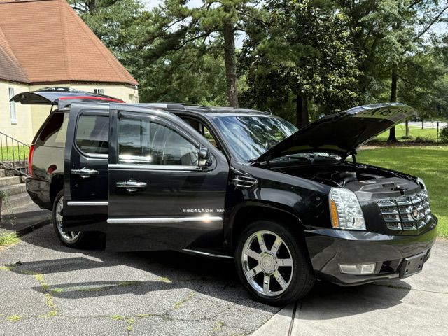 2013 Cadillac Escalade Image 36