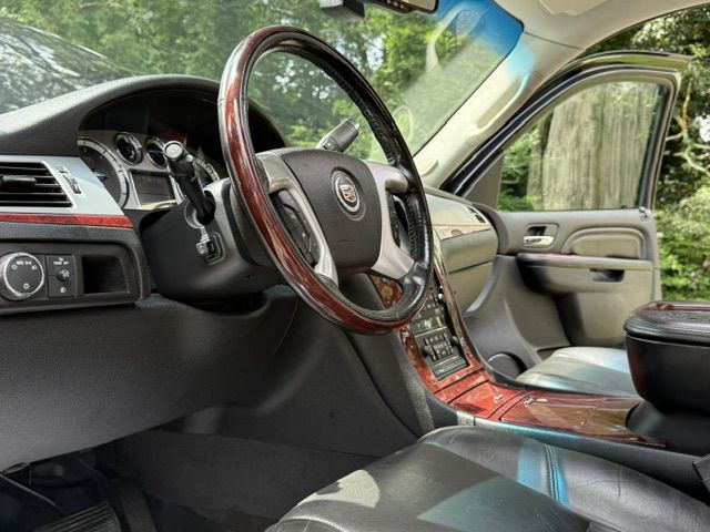 2013 Cadillac Escalade Image 48