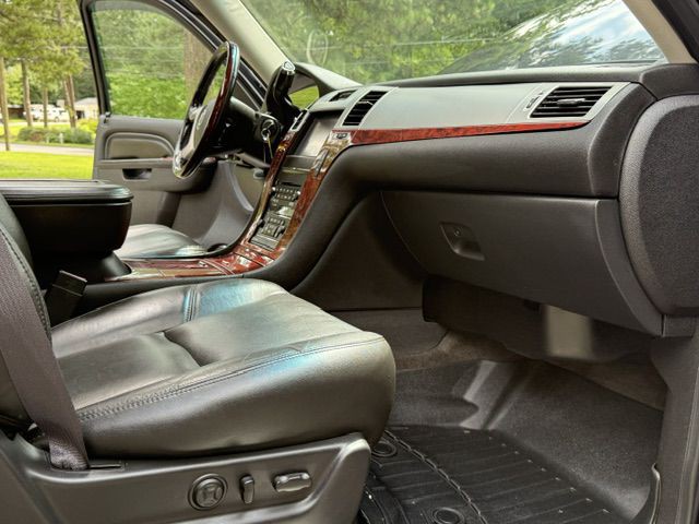 2013 Cadillac Escalade Image 57