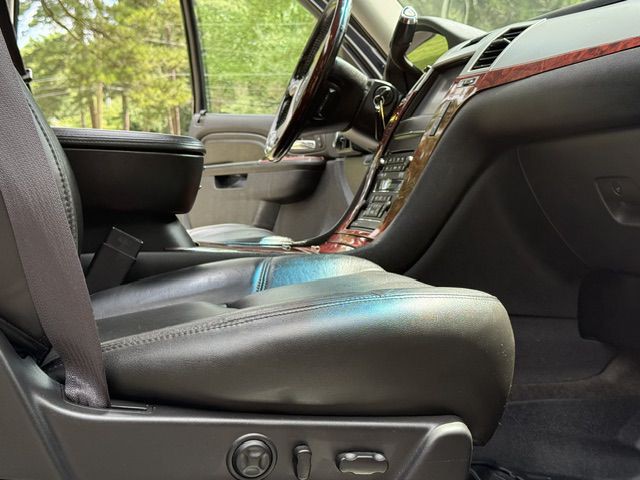 2013 Cadillac Escalade Image 63