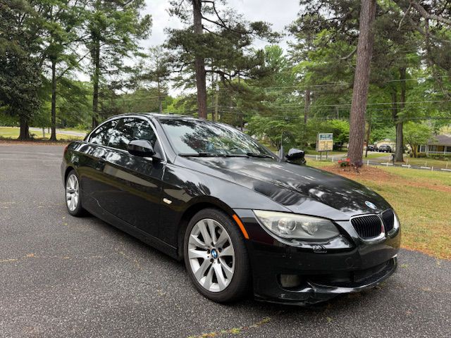 2011 BMW 3 Series Image 2
