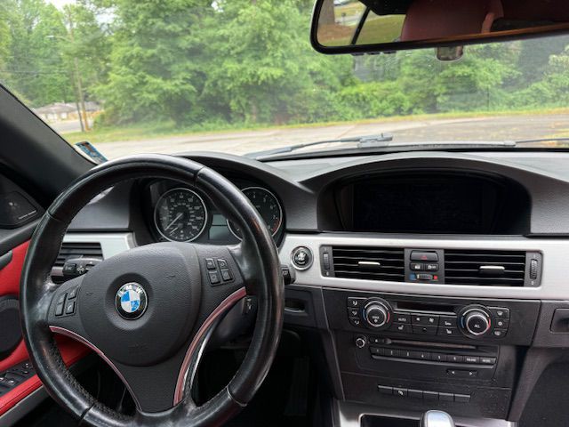 2011 BMW 3 Series Image 14