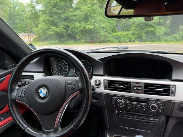 2011 BMW 3 Series Image 15