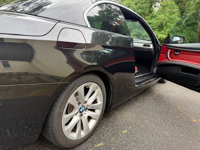 2011 BMW 3 Series Image 16