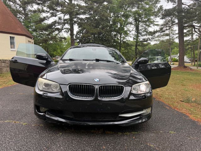 2011 BMW 3 Series Image 24