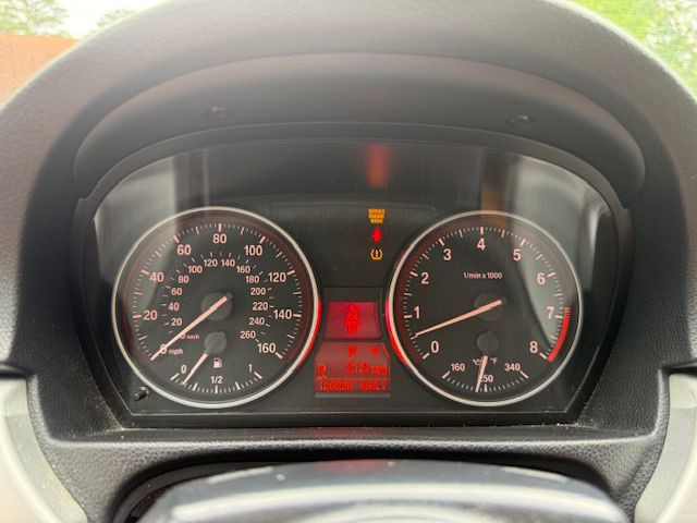 2011 BMW 3 Series Image 26