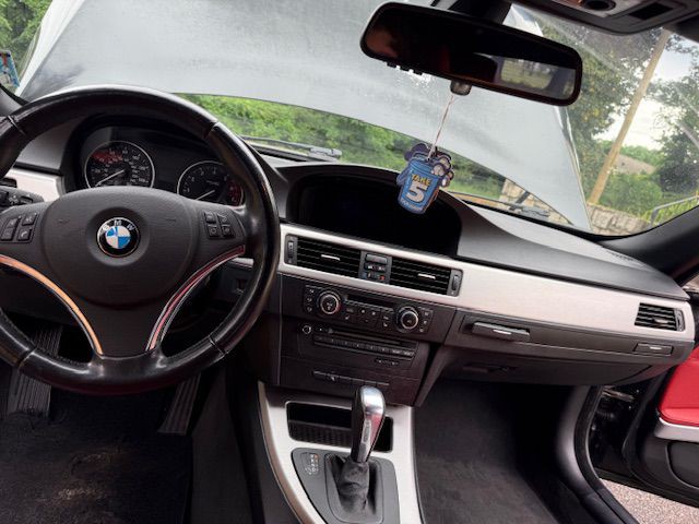 2011 BMW 3 Series Image 30