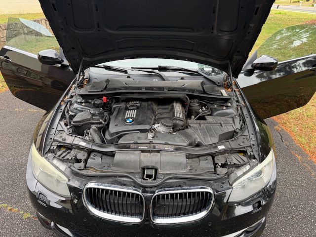 2011 BMW 3 Series Image 32