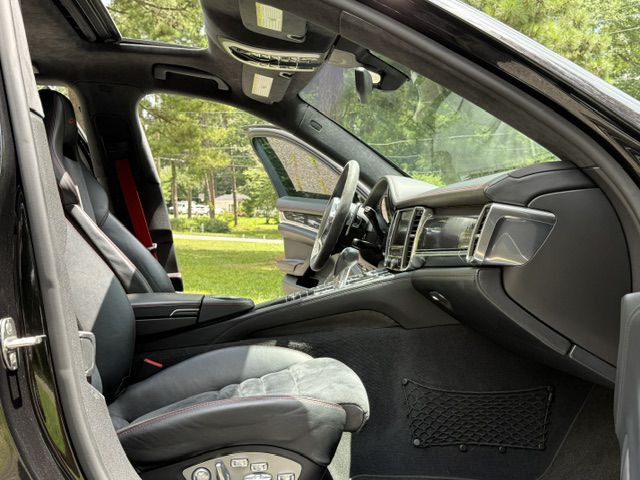 2013 Porsche Panamera Image 16