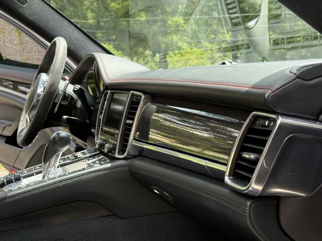 2013 Porsche Panamera Image 21