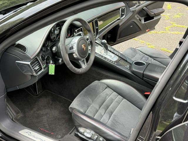 2013 Porsche Panamera Image 24