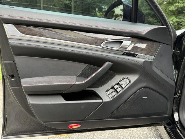 2013 Porsche Panamera Image 31