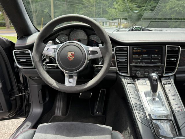 2013 Porsche Panamera Image 32