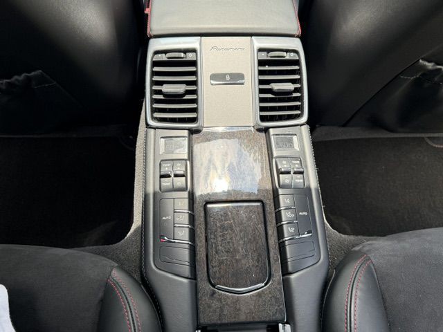 2013 Porsche Panamera Image 35