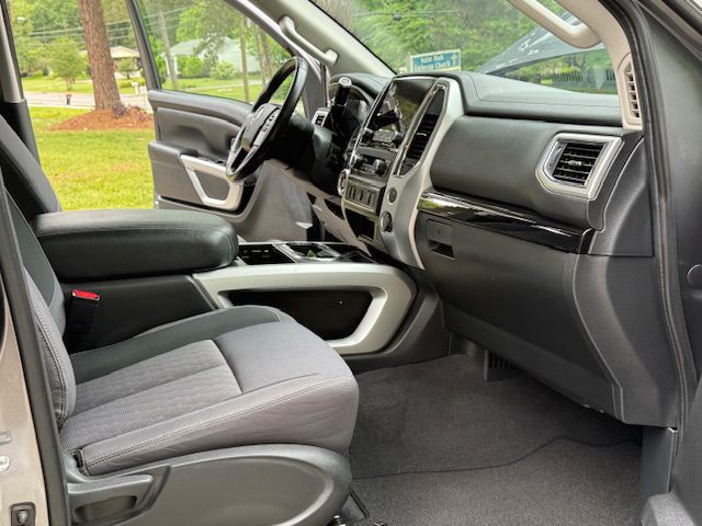 2021 Nissan Titan Image 7