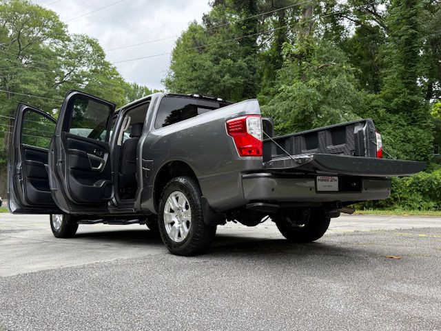 2021 Nissan Titan Image 11