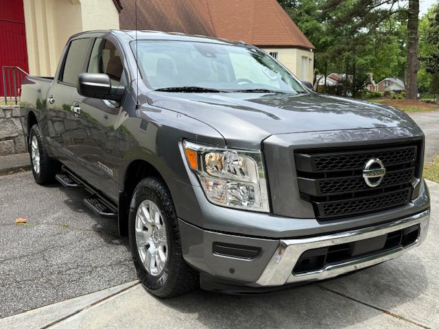 2021 Nissan Titan Image 32
