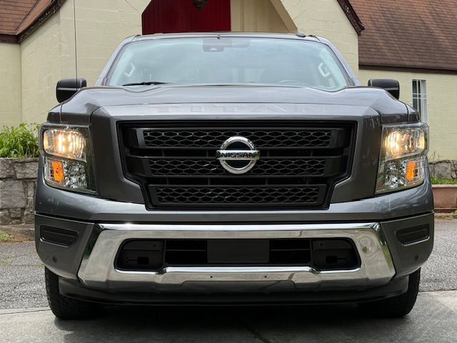 2021 Nissan Titan Image 2