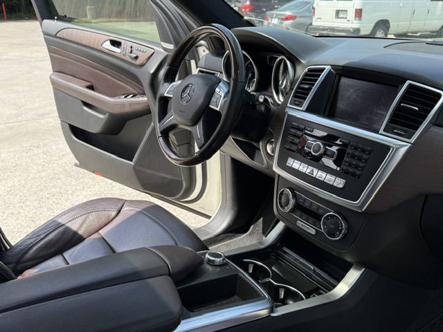 2012 Mercedes-Benz M-Class Image 25