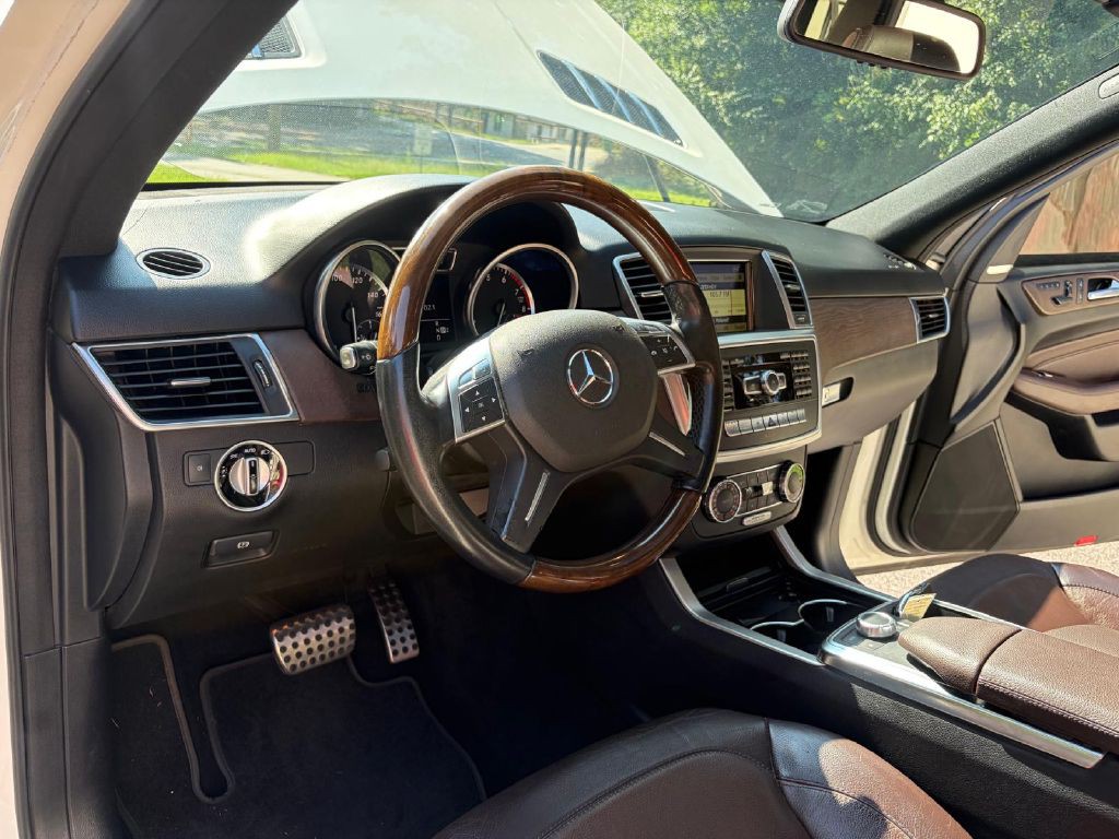 2012 Mercedes-Benz M-Class Image 13