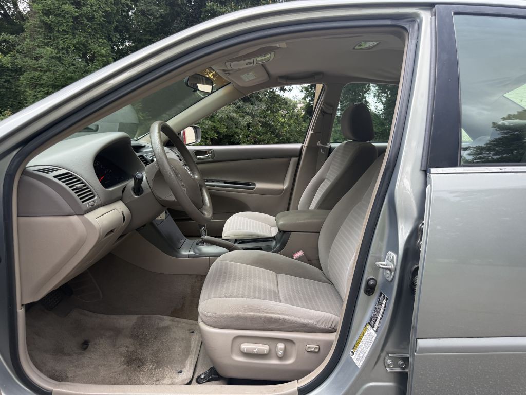 2005 Toyota Camry Image 10