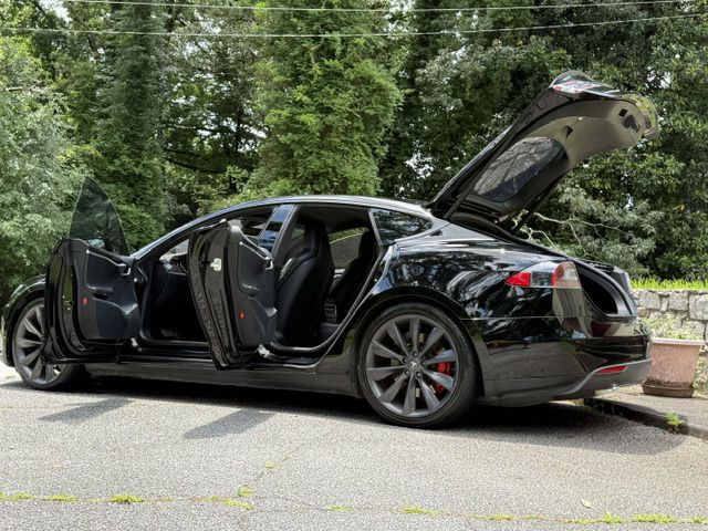 2016 Tesla Model S Image 2