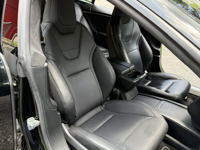 2016 Tesla Model S Image 10