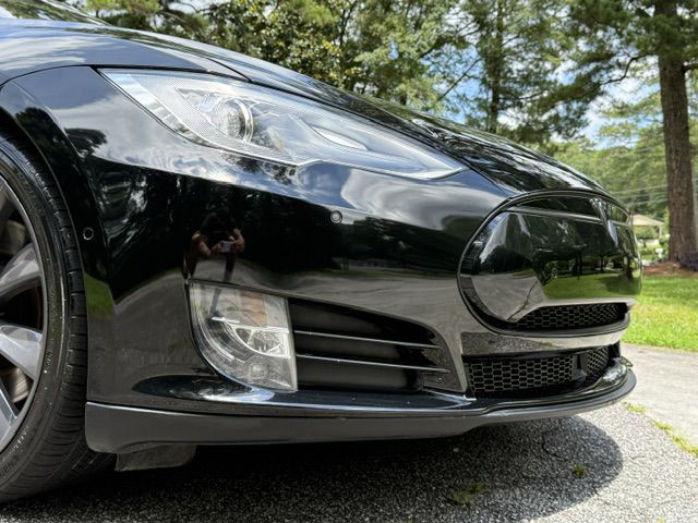 2016 Tesla Model S Image 21